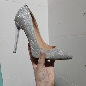 Women's Wet Kiss Silver Glitter Pointed Stiletto Heel Pump Size 9 Formal Prom